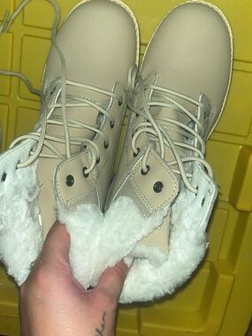 Women’s Faux-Fur Lined Beige Winter Boots